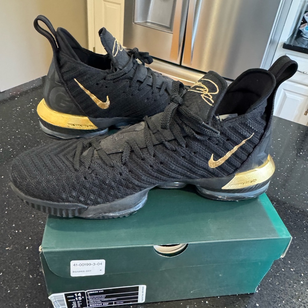 Like new -Nike LeBron XVI  Men's Black / Metallic gold sneakers -